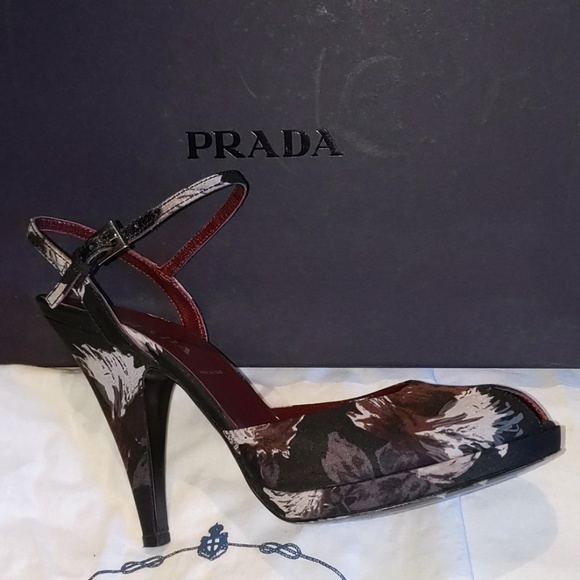 Prada Black/Brown Peep-toe Flower Print Heel - Picture 3 of 6